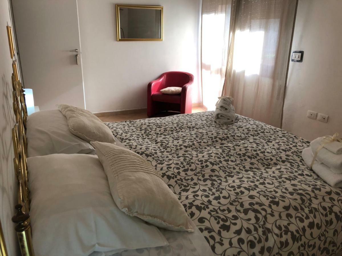 Caio Asinio Apartment Napels Buitenkant foto